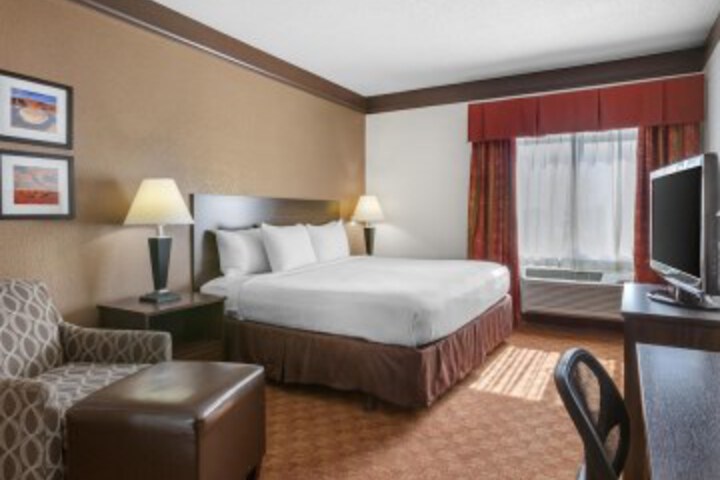 Room 4 of 33