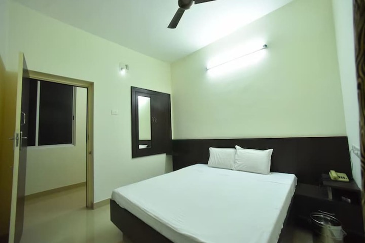 Room 6 of 17