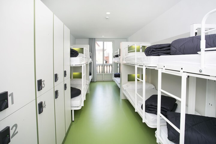 Room 8 of 50