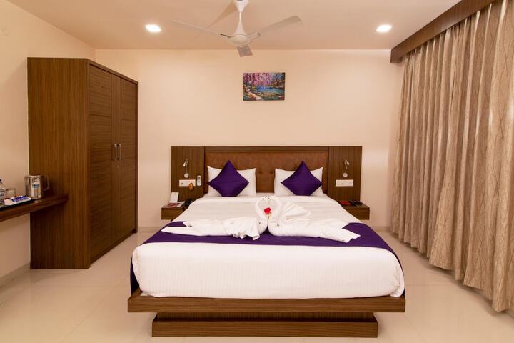 Room 9 of 29