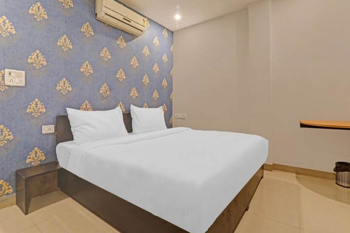 Room 8 of 14
