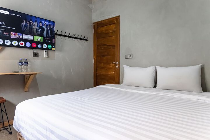 Room 2 of 16