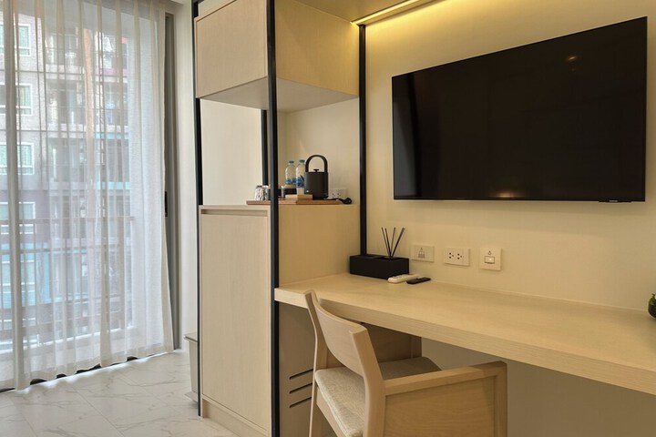 Room 9 of 33