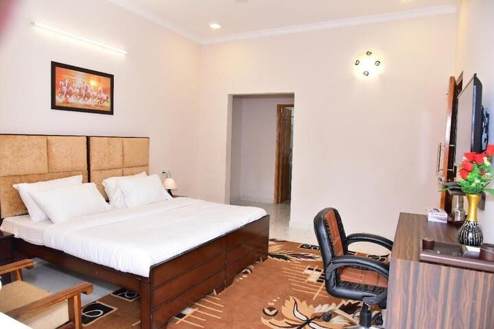 Room 6 of 11