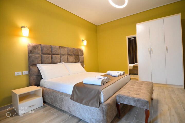 Room 32 of 121