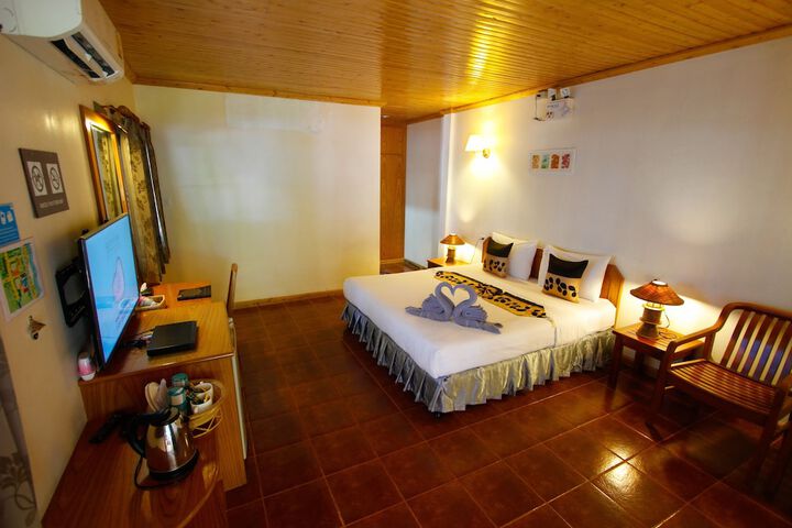 Room 3 of 43