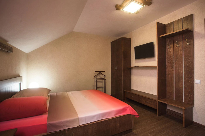 Room 5 of 9