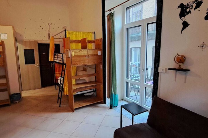 Room 2 of 28