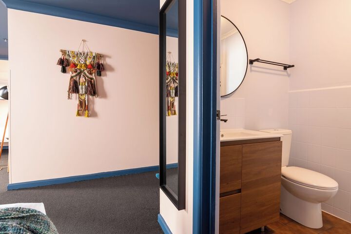 Room 32 of 42
