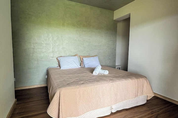 Room 9 of 83