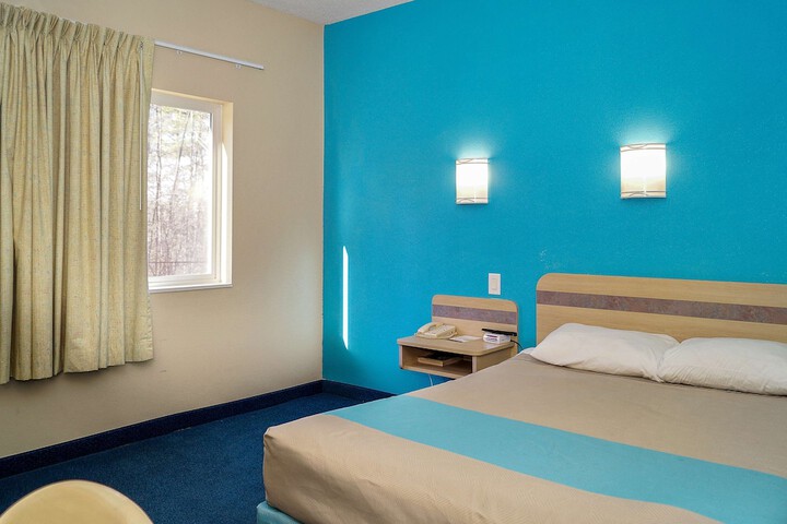 Room 12 of 27
