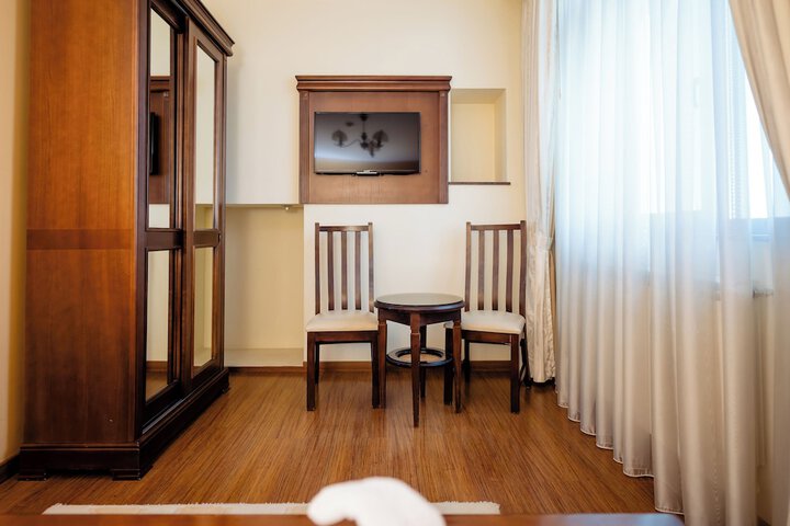 Room 11 of 169