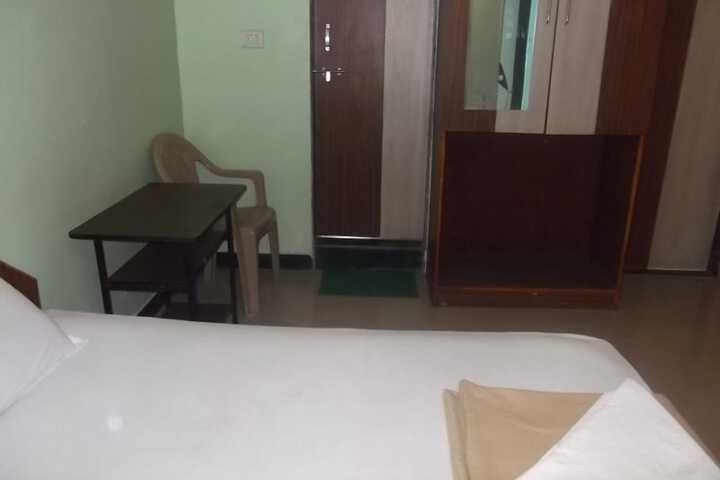 Room 6 of 12