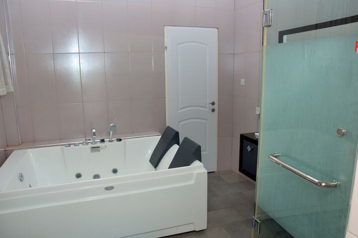 Room 43 of 62