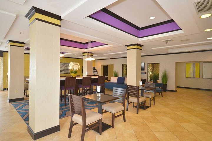 Breakfast/Coffee Service 34 of 60