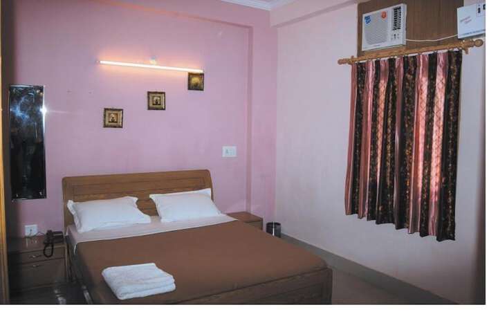 Room 4 of 32