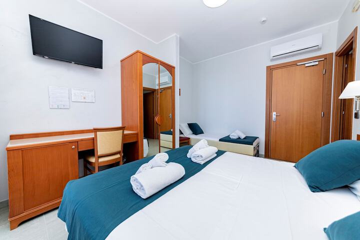 Room 2 of 48
