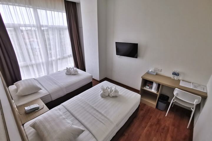 Room 7 of 25