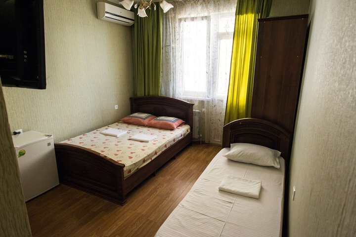 Room 6 of 33