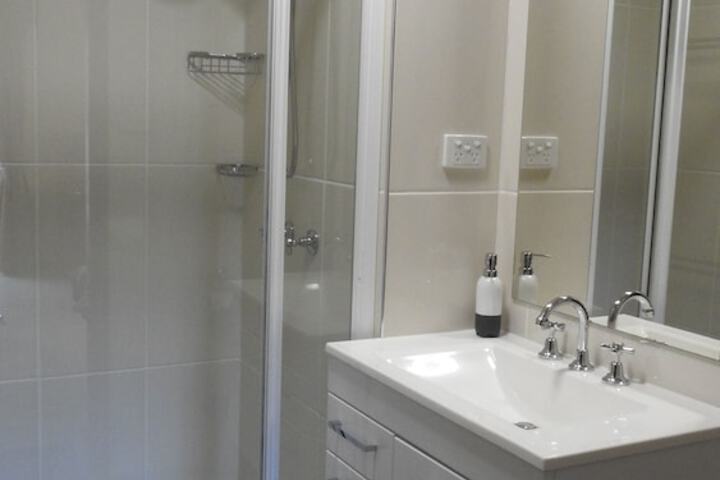 Room 10 of 28