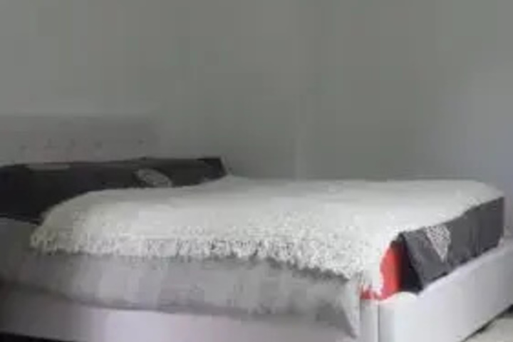 Room 4 of 10