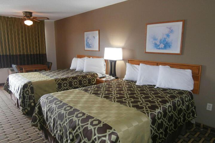 Deluxe Queen Bed (11 of 13)
