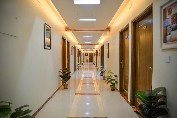 Ballroom/Hall 27 of 30