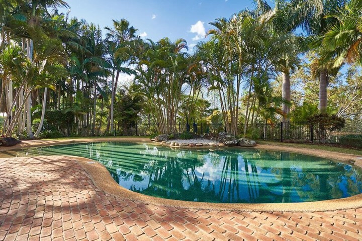 Pool 33 of 63