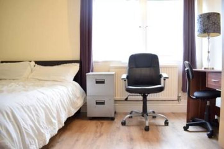 Room 5 of 10