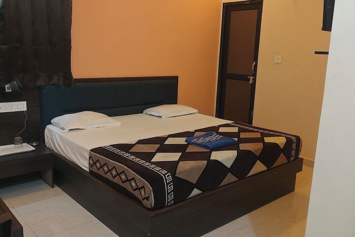 Room 4 of 27