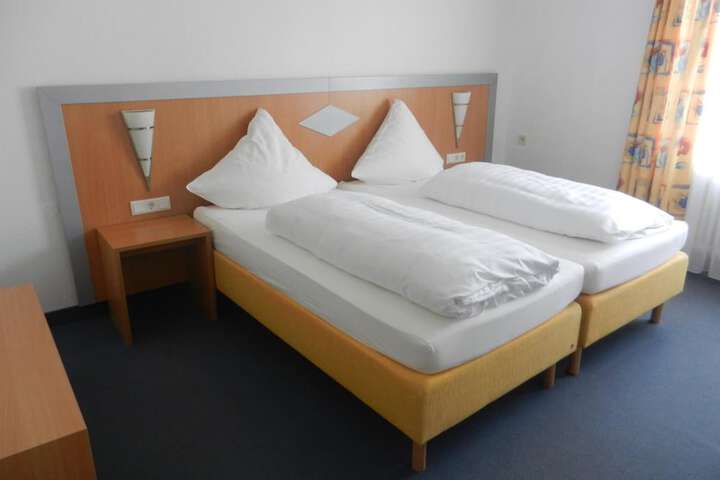 Room 14 of 35