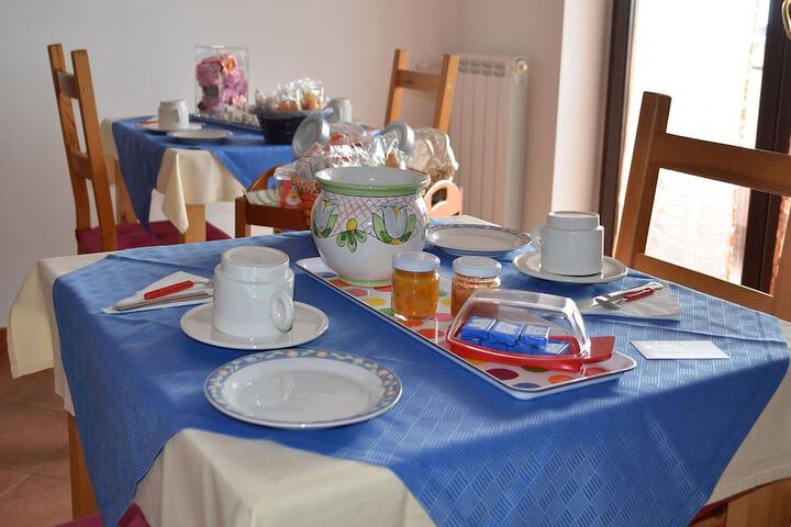 Breakfast/Coffee Service 27 of 35