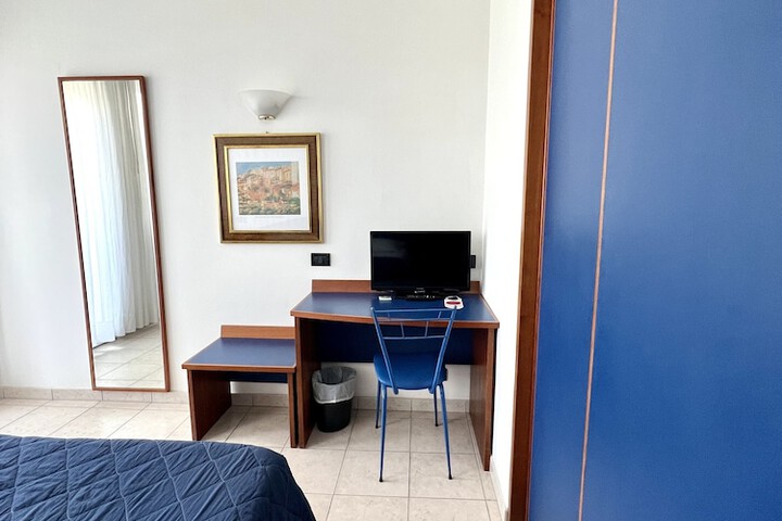 Room 16 of 42
