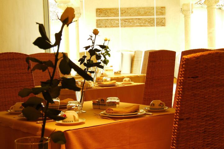 Breakfast/Coffee Service 46 of 77