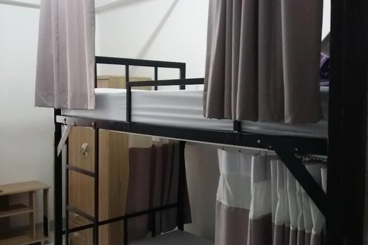 Room 6 of 42