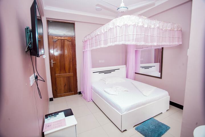 Room 12 of 20