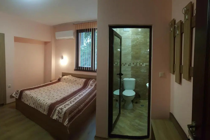 Room 3 of 7