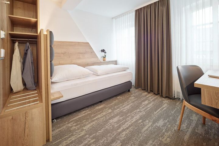 Room 3 of 24