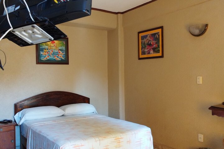 Room 23 of 90
