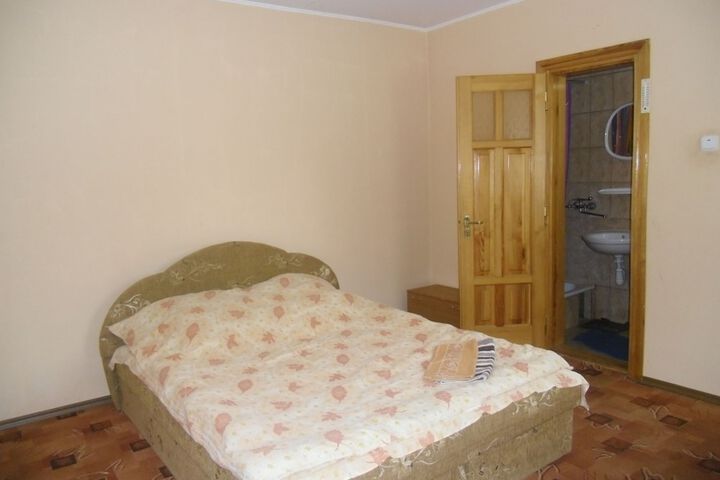 Room 3 of 6
