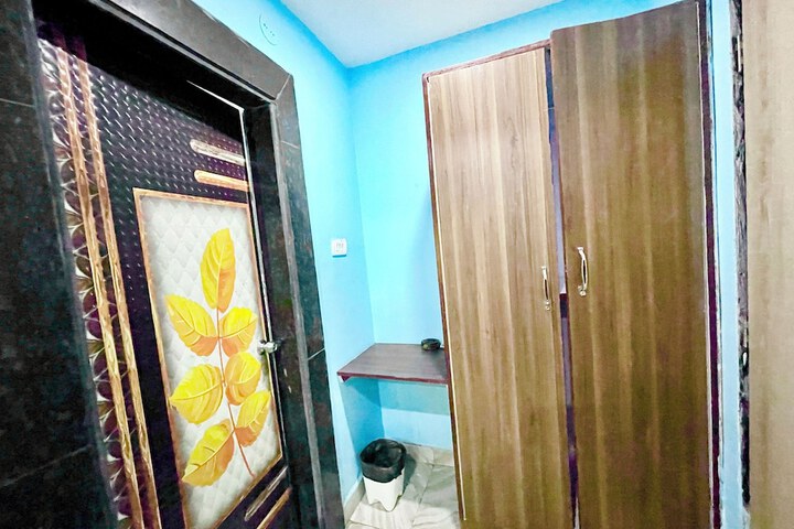 Room 13 of 33