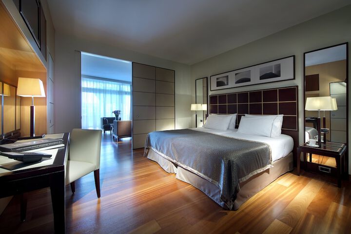 Room 25 of 156