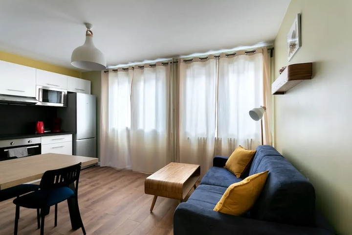 Room 5 of 10