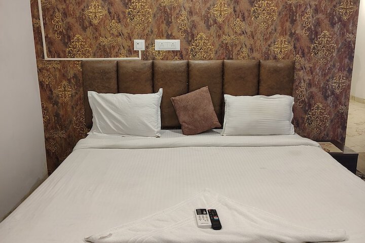 Room 14 of 33