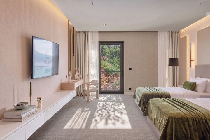Room 4 of 27