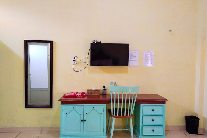 Room 9 of 93