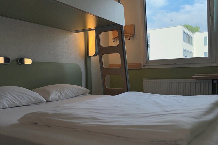 Room 4 of 13