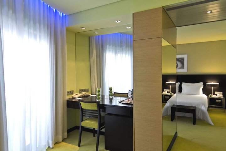 Room 17 of 44