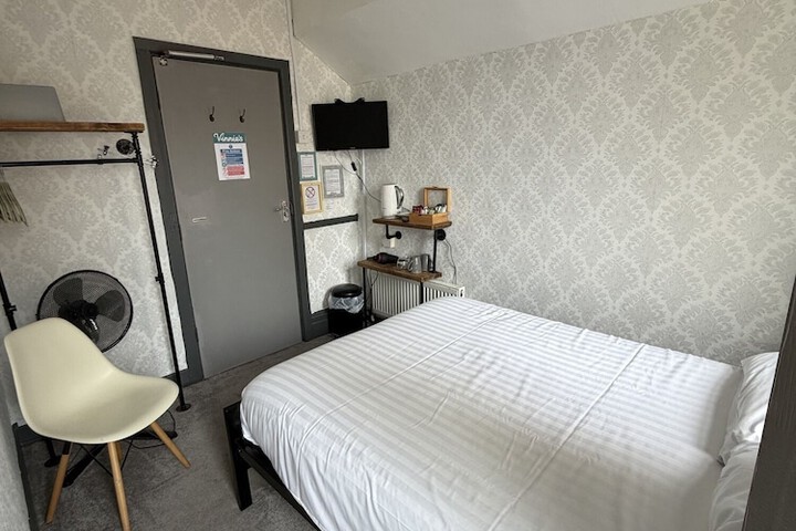Room 33 of 114