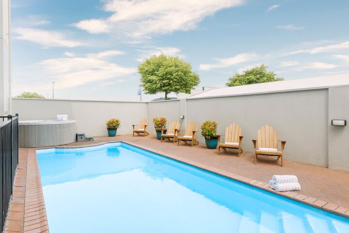 Pool Hotel